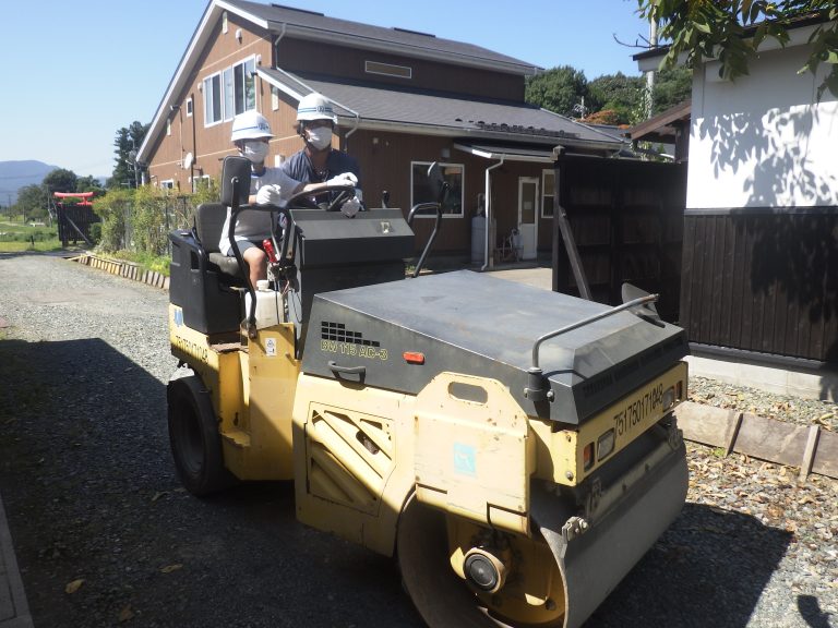 自分で実際に運転する機械は、遊園地に行った気分でした。